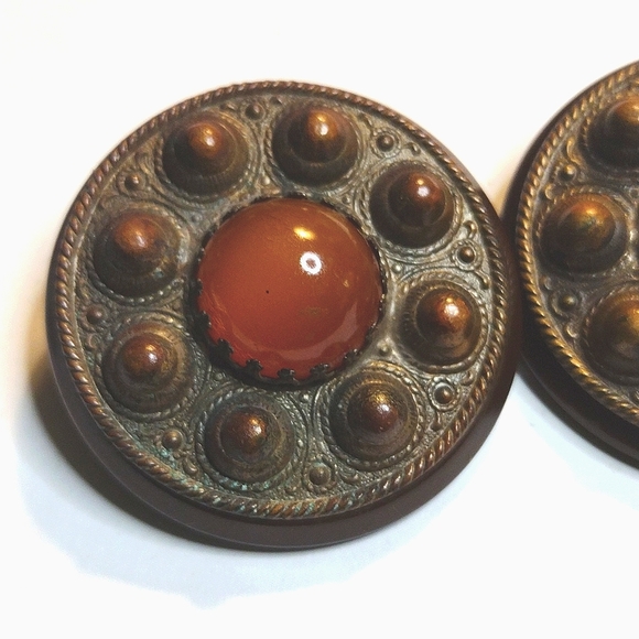 2 LARGE BAKELITE ORANGE CABOCHON BROWN METAL BUTTONS - Picture 4 of 4